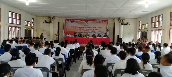 Ketua KPU Kab.Nias melantik anggota PPS Pilkada 2020/ist