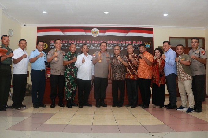 Wakapolda Kepri Brigjen Pol Drs. H. Yan Fitri Halimansyah, MH menerima kunjungan dan audiensi Uskup umat Katolik TNI-Polri Ordinariatus Castrensis Indonesia (OCI) Mgr. Prof. Dr. Ignatius Kardinal Suharyo, Kamis (12/3/20)/ist