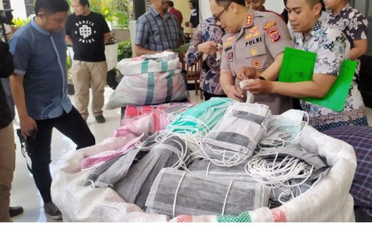 Masker yang disita di Polrestabes Bandung/foto:Antara