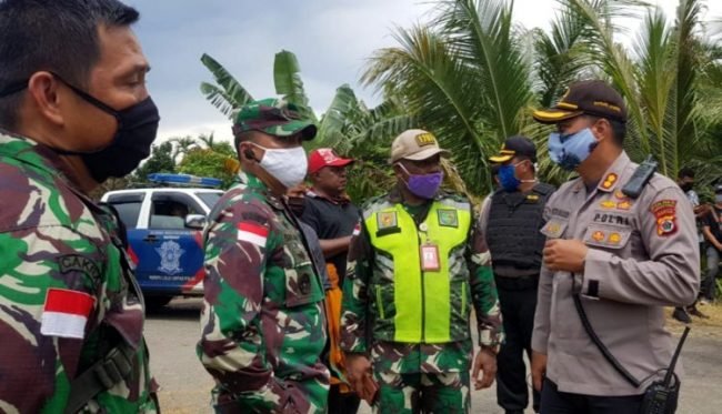Aparat TNI-Polri masih berjaga mengamankan bentrok warga di Sentani Jayapura/seputarpapua.com
