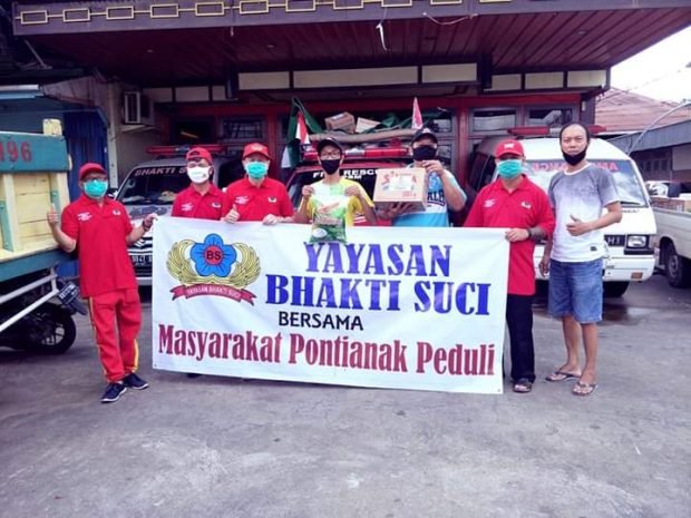 Penjemputan paket bantuan di Kantor Yayasan Bakti Suci-Pontianak
