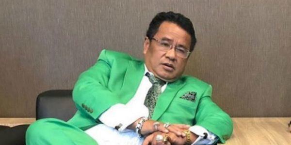 Hotman Paris Hutapea Penjaga Kambing
