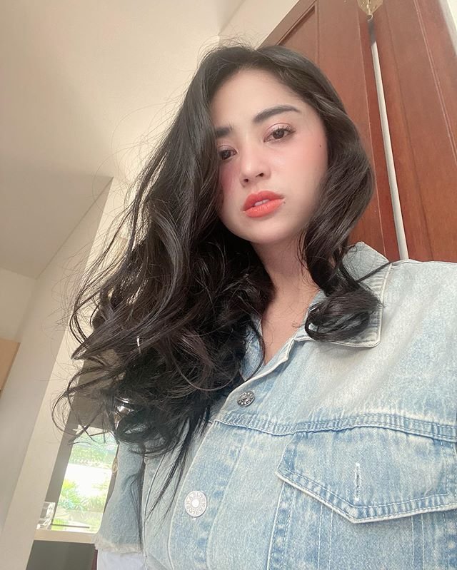 Dewi Perssik