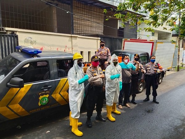 Semangat personel Polsek Pademangan usai melakukan penyemprotan disinfektan/dok.Humas Polsek Pademangan
