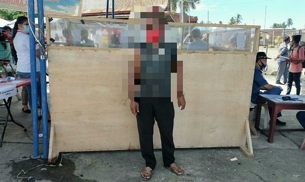 Sopir mobil ekspedisi yang dinyatakan reaktif Covid-19 berdasarkan pemeriksaan Rapid Test, setelah diperiksa di Pos Pintu Masuk Pelabuhan Angin Gunungsitoli/foto:ist