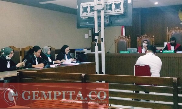 Saksi Berry dari Maybank dihadirkan JPU dalam persidangan perkara dugaan tidak pidana perbankan dengan terdakwa Ningsih Suciati, mantan Dirut Bank of India Indonesia di PN Jakarta Pusat, Rabu (1/7/2020)/foto:ist