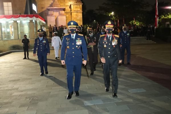 Panglima TNI Marsekal TNI Hadi Tjahjanto, S.I.P. bersama Kapolri Jenderal Polisi Drs. Idham Azis, M.Si/Ist