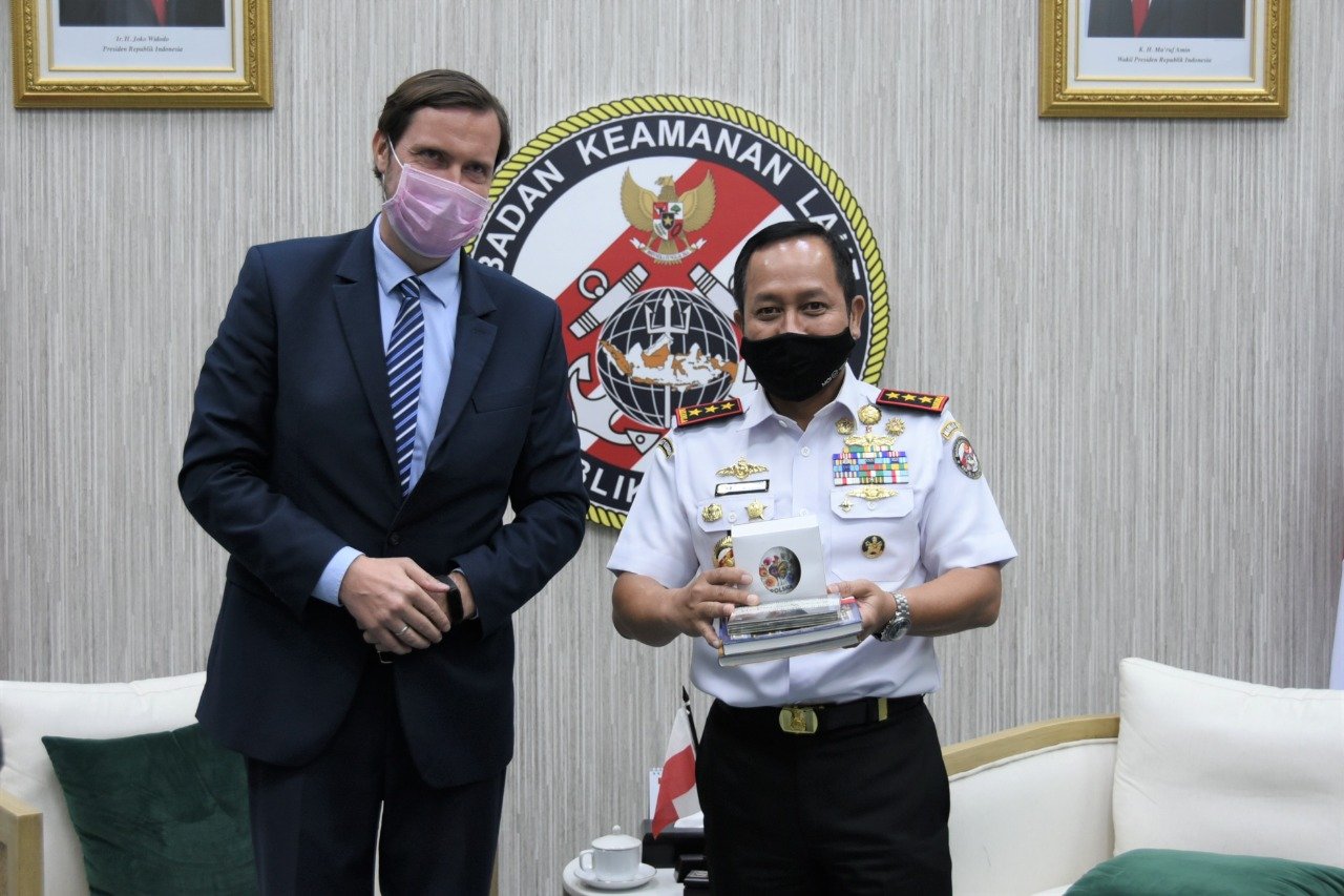 Kepala Bakamla RI Laksdya TNI Aan Kurnia, S.Sos., M.M menerima kumjungan Chargé d’affaires Republik Polandia Piotr Firlus. Foto:Ist