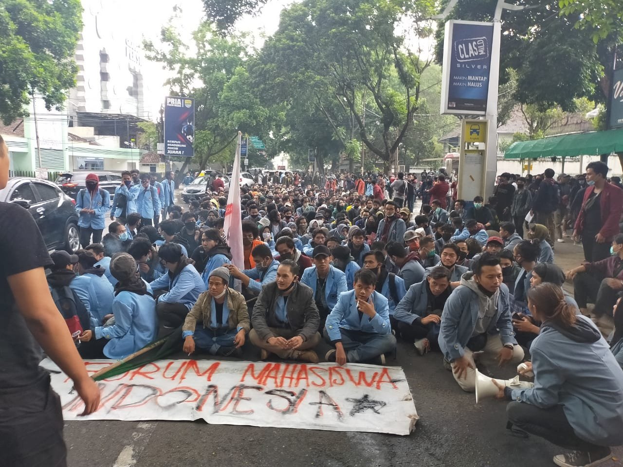 Forum Mahasiswa Indonesia (FMI) saat aksi tolak UU Ciptaker di Bandung - Foto: Istime