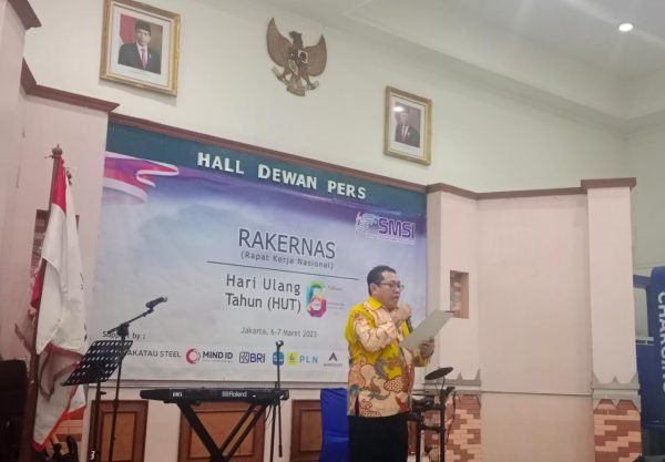 Ketua Umum Serikat Media Siber Indonesia (SMSI) Pusat, Firdaus, saat membacakan hasil Rakernas SMSI di Hall Dewan Pers Jakarta Selasa (7/3/2023).