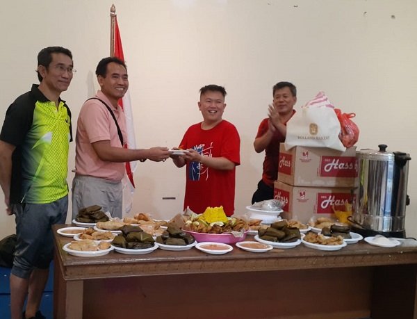 Syukuran pindah basecamp PTM Kedai Kopi Liana di GOR Pademangan, Jakarta Utara, Sabtu (8/4/2023) malam (Foto: Istimewa)