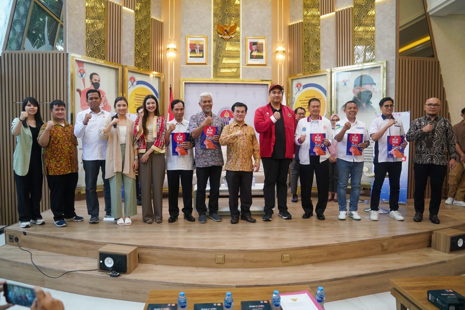Menteri Pemuda dan Olahraga Republik Indonesia (Menpora RI) Dito Ariotedjo meluncurkan program youth mental health center di Media Center Kemenpora, Jakarta, Rabu (2/8). Menpora Dito menekankan pentingnya kesadaran dan pemahaman mengenai kesehatan mental. (foto:egan/kemenpora.go.id)