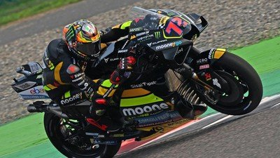 Marco Bezzecchi pemenang MotoGP India 2023. (AFP/MONEY SHARMA)