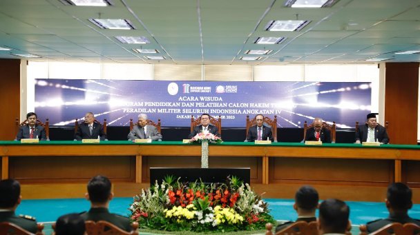 Ketua Mahkamah Agung (MA) H.M. Syarifuddin mewisuda sebanyak 25 peserta Program Pendidikan dan Pelatihan Calon Hakim Terpadu (PPC) Lingkungan Peradilan Militer Angkatan IV di Gedung Sekretariat MA, Jakarta, pada Kamis (23/11/2023).