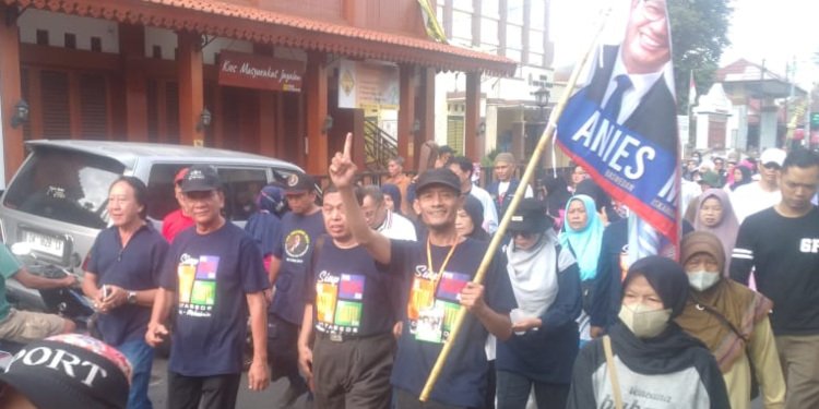Ribuan orang mengikuti acara Jalan Sehat Bersama AMIN di Kotagede Yogyakarta. Antusias warga membuktikan gelombang perubahan semakin besar. (Foto: KBA News