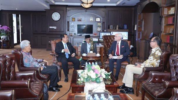 Ketua Mahkamah Agung (MA) RI, Muhammad Syarifuddin, menerima kunjungan kehormatan dari Duta Besar Brasil untuk Indonesia George Monteiro Prata, Rabu (22/11/2023).
