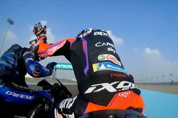 Aleix Espargaro (kanan) dan Franco Morbidelli. Foto: tangkapan layar motogp