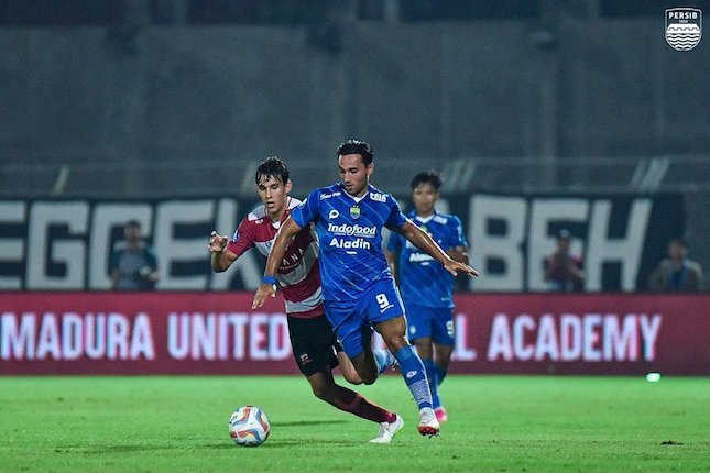 Laga Madura United vs Persib Bandung di pekan ke-18 BRI Liga 1 2023/2024 di Stadion Gelora Bangkalan, Madura, Rabu (01/11/2023) malam WIB. (c) Dok. Persib Bandung
