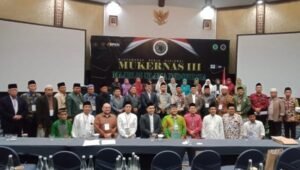 Foto bersama para peserta Mukernas III MUI yang digelar di Jakarta pada Ahad, 3 Desember 2023. (Dok. MUI)