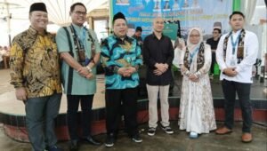 Ketua Umum Pagyuban Demak Buntoro Nusantara (PDBN) Fathan Subchi, Sekjen Edi Sayudi, Kabid Humas M. Ridhwan dan Ketua PGSI, Noor Salim foto bersama, saat acara Halal Bihalal Idul Fitri 1445 H Keluarga Besar PDBN di Ancol Jakarta Utara, Minggu (28/4/2024). (Foto Humas PDBN).