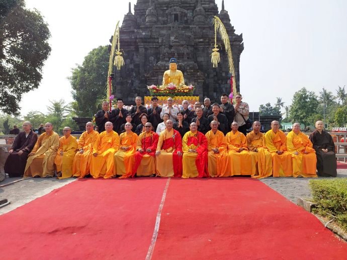 Sangha Mahayana Indonesia Gelar Prosesi Waisak di Candi Sojiwan
