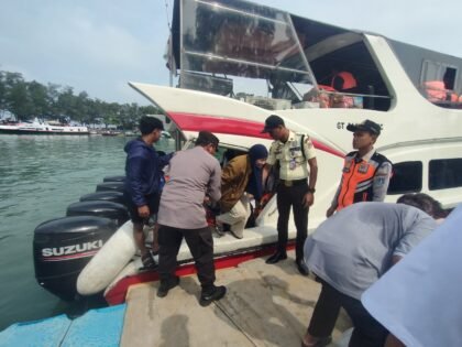 Jajaran Polsek Kepulauan Seribu Selatan melaksanakan kegiatan rutin "Polisi Baik"