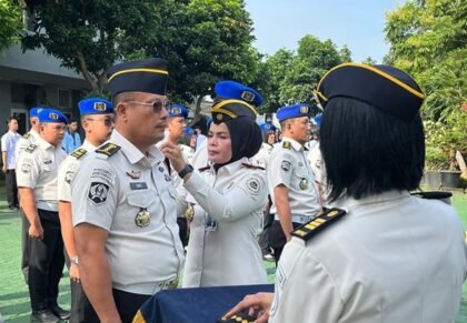 Pasangkan Baret Biru, Kalapas Kukuhkan Tim Satopspatnal: Jadilah Teladan Penegakan Disiplin